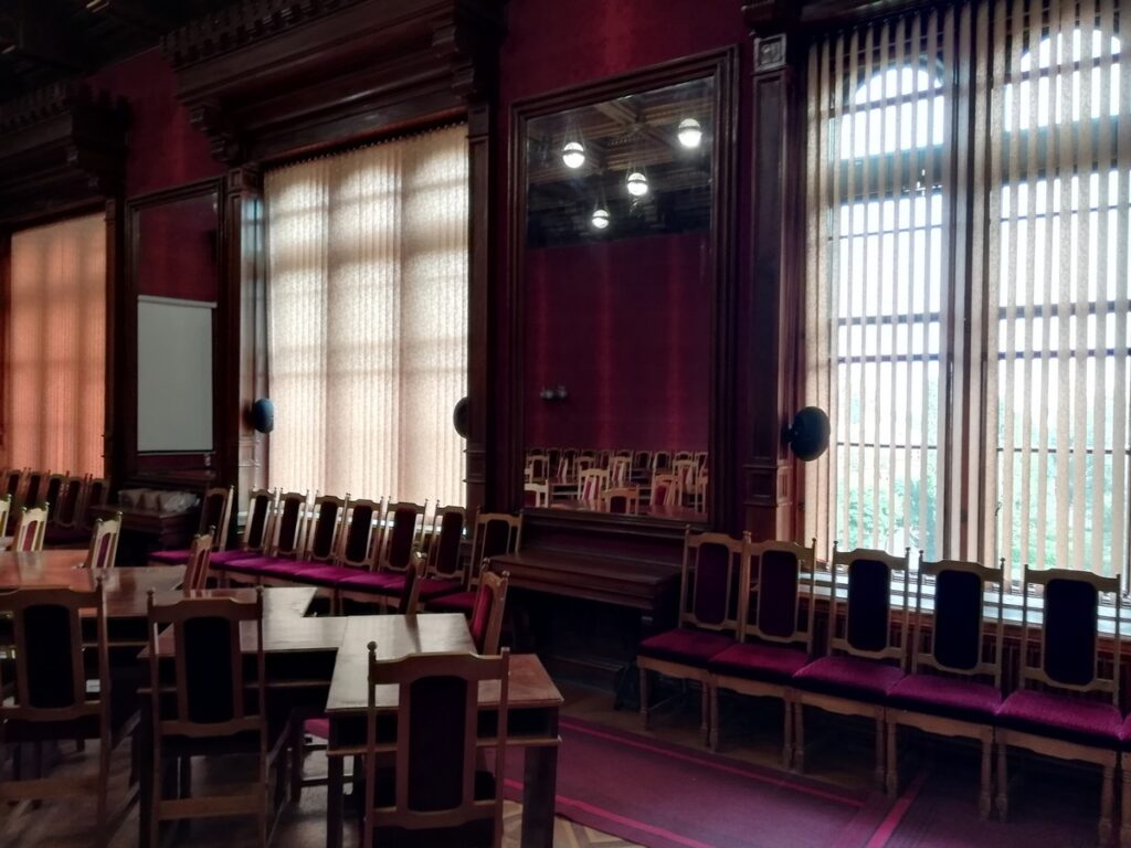 Вертикальні жалюзі