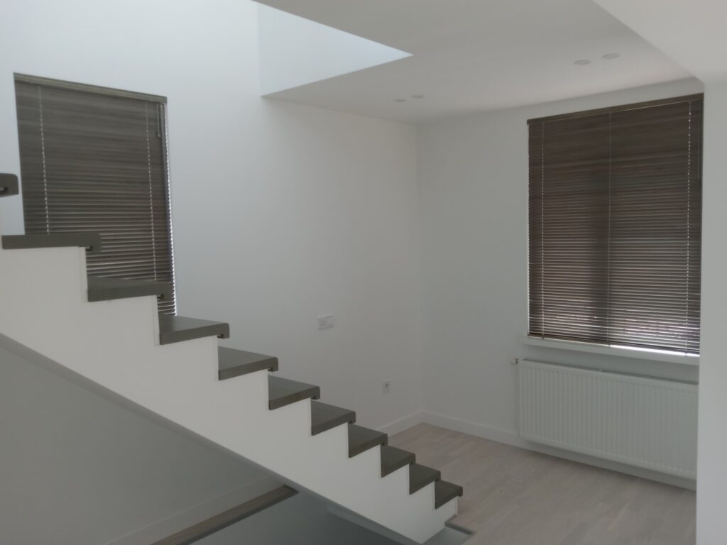 Горизонтальні дерев яні жалюзі 25мм